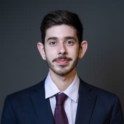 Noah Diamond headshot