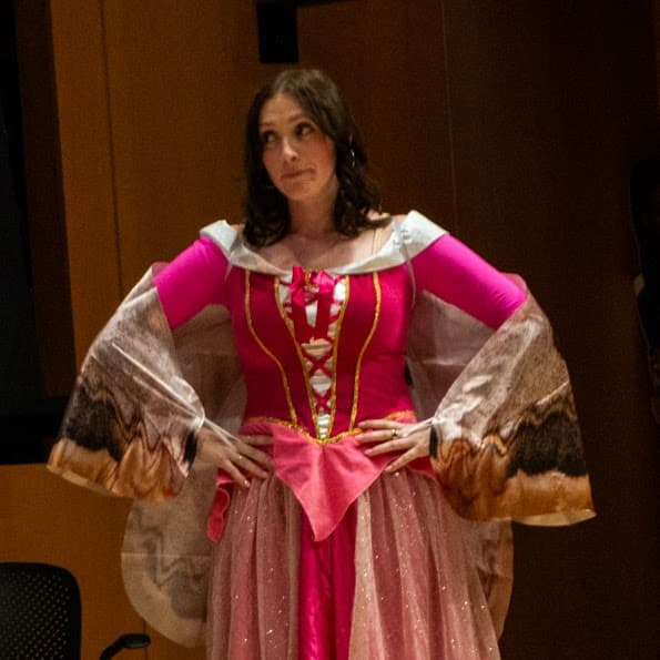 Izzy Falchuk headshot